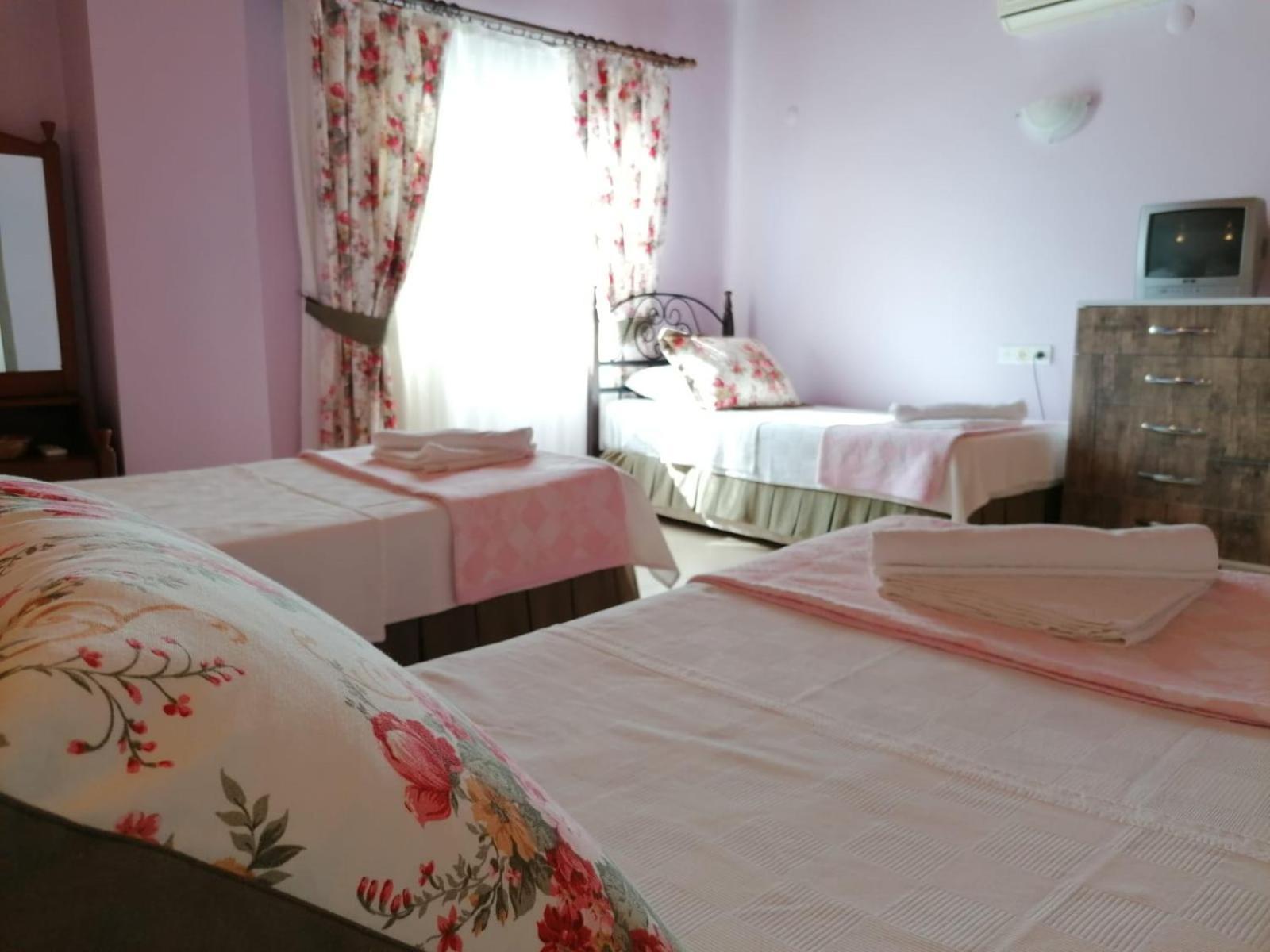 Maviev Otel Cesme Ruang foto